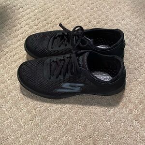 Sketchers Gostep sneakers. Like new. Size 8.5